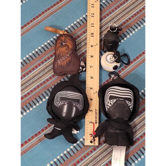 Lot of 5 Star Wars Keychain Lot Pre-owned Loose Disney Plush Toys Action Figure - Picture 2 of 6
